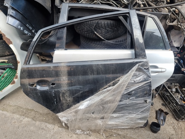 Двері пасажирські задні праві 67003AC030 TOYOTA