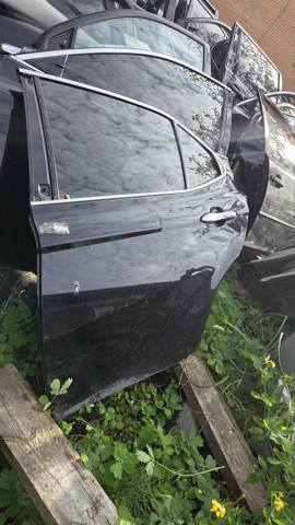 Двері пасажирськи задні ліві 6700433260 TOYOTA