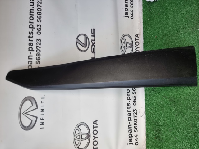 Молдинг передньої правої двері 75731F4010 TOYOTA