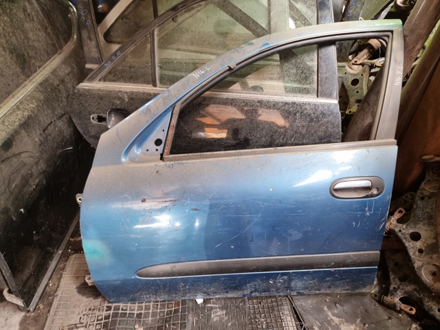 Водійські двері 801015M431 NISSAN