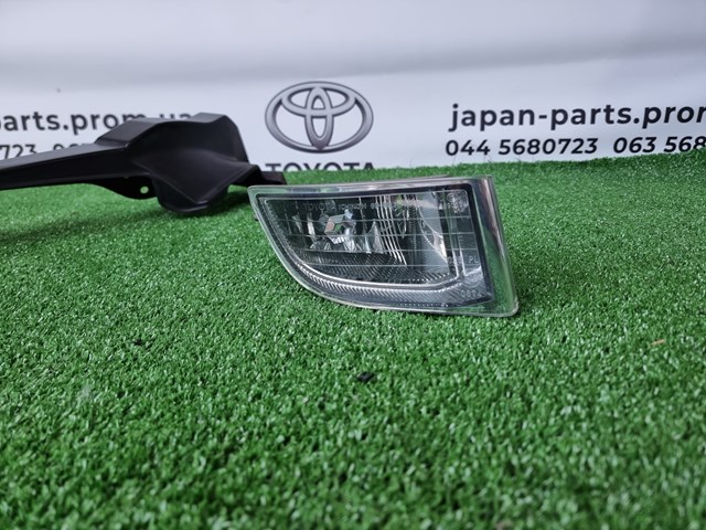 Фара протитуманна, права 8121160150 TOYOTA