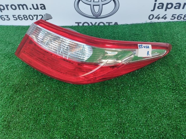 Фара задня права зовнішня 8155006640 TOYOTA