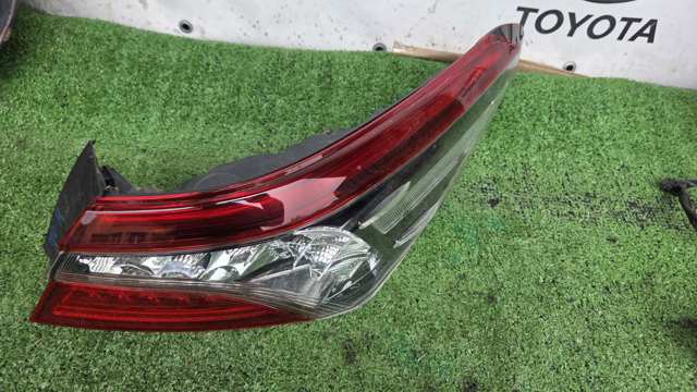 Фара задня права зовнішня 8155033690 TOYOTA