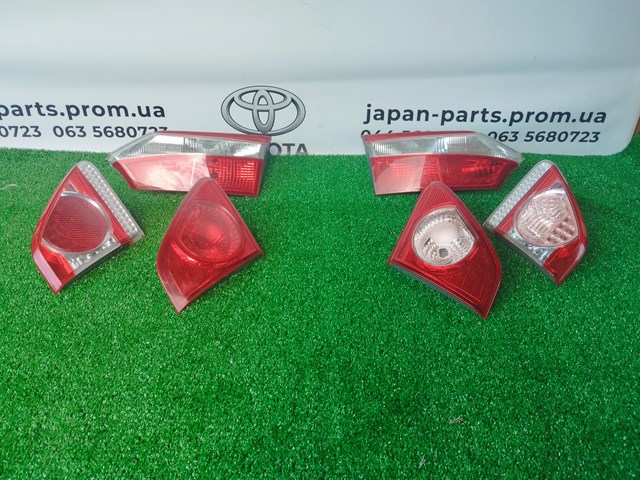 Ліхтар задній внутрішній правий 8158112110 TOYOTA