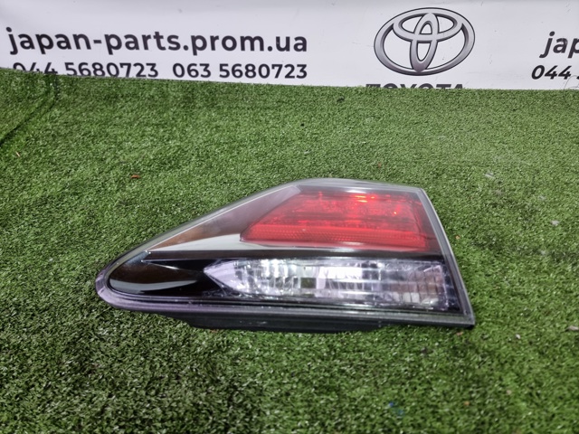 Ліхтар задній внутрішній правий 8158148130 TOYOTA