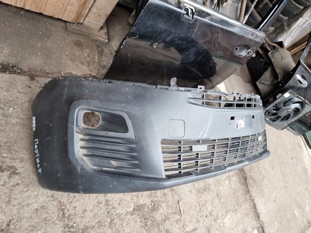 Бампер передній 9816765680 PEUGEOT
