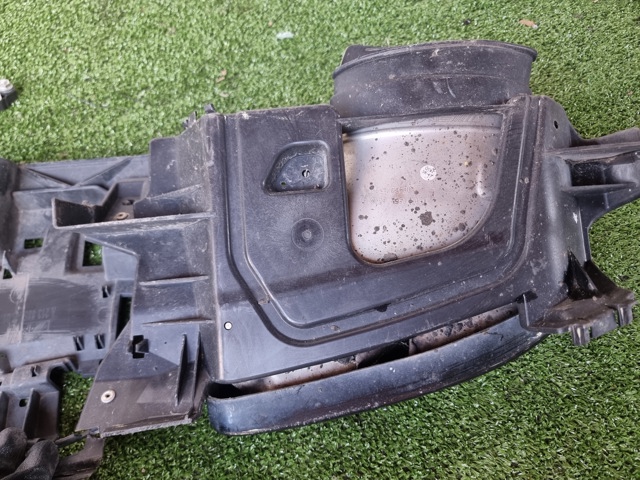 Кронштейн бампера заднього, правий A2138854001 MERCEDES