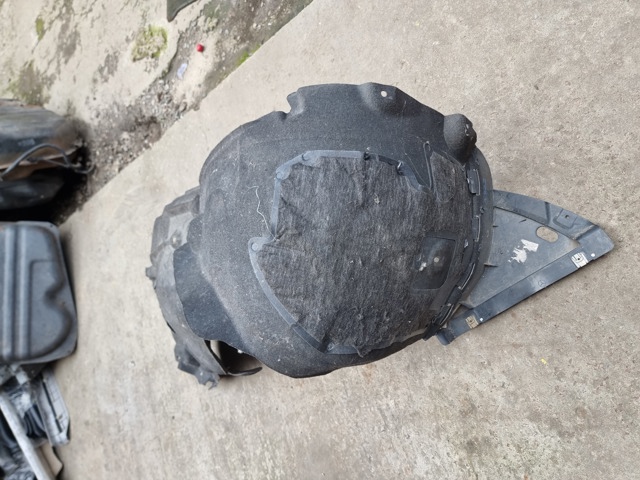 Підкрилок передній лівий A2226905000 MERCEDES