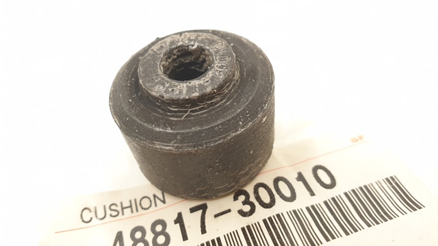 Втулка стійки заднього стабілізатора 4881730010 TOYOTA