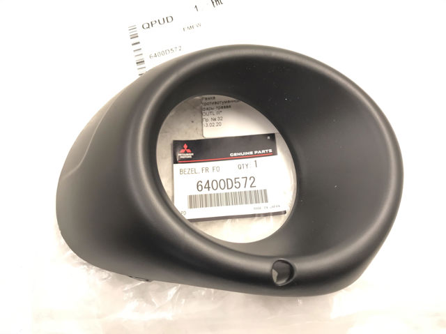 Ободок/окантовка фари противотуманной, правий 6400D572 MITSUBISHI