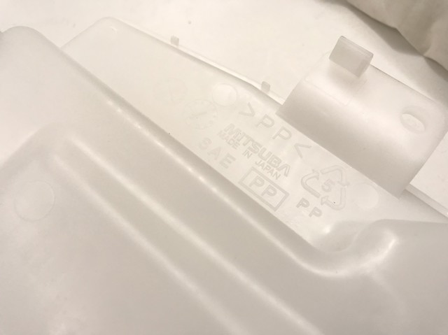 Бачок омивача лобового скла 8260A403 MITSUBISHI
