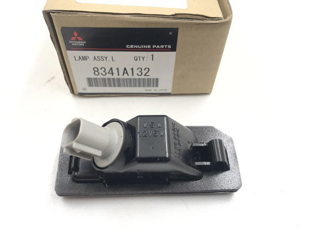 Ліхтар освітлення номерного знака 8341A132 MITSUBISHI