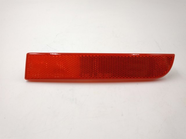 Катафот (відбивач) заднього бампера, правий 8355A040 MITSUBISHI