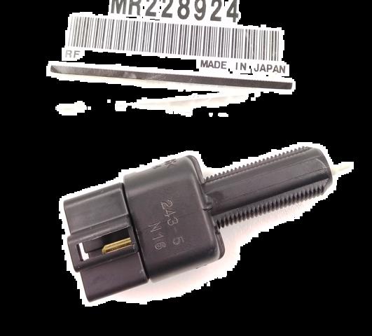 Кнопка стоп-сигналу MR228924 MITSUBISHI