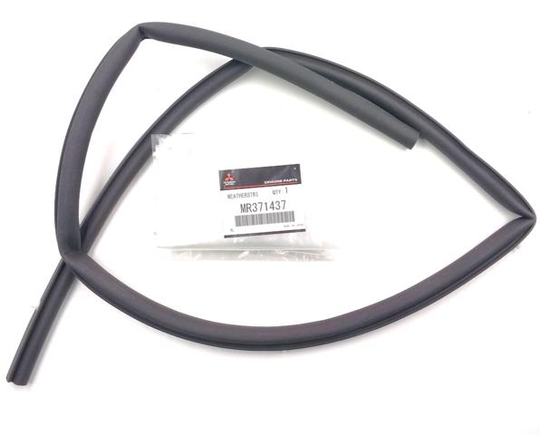 Гумка під капот MR371437 MITSUBISHI