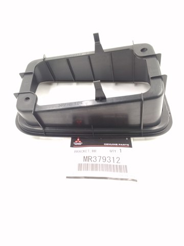 Кріплення задньої правої ПТФ MR379312 MITSUBISHI