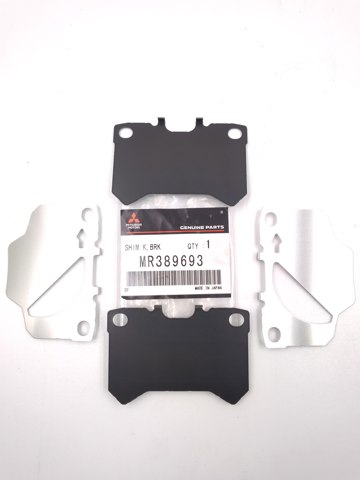 Пластина протискрипна кріплення гальмівної колодки, задня MR389693 MITSUBISHI
