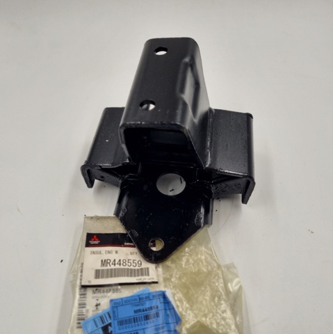 Задня подушка двигуна MR448559 MITSUBISHI
