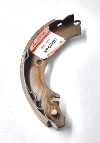 Колодки гальмові задні, барабанні MR449087 MITSUBISHI