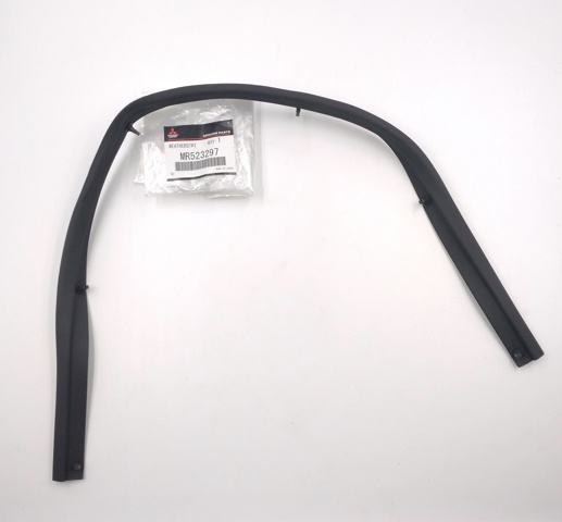 Гумка ущільнювача під капот MR523297 MITSUBISHI