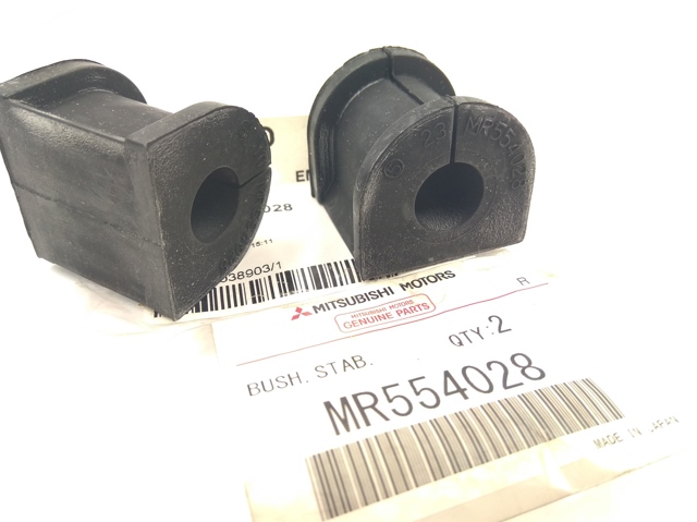 Гумка заднього стабілізатора MR554028 MITSUBISHI