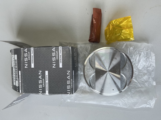 Поршня, 1-й ремонт (+0,25) A2010AC79A NISSAN