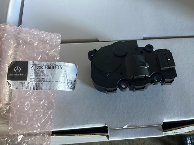 Двигун заслінки печі A0009065913 MERCEDES