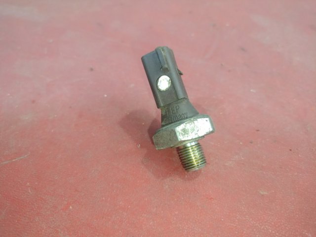 Датчик тиску масла двигуна Фольксваген Тігуан 2