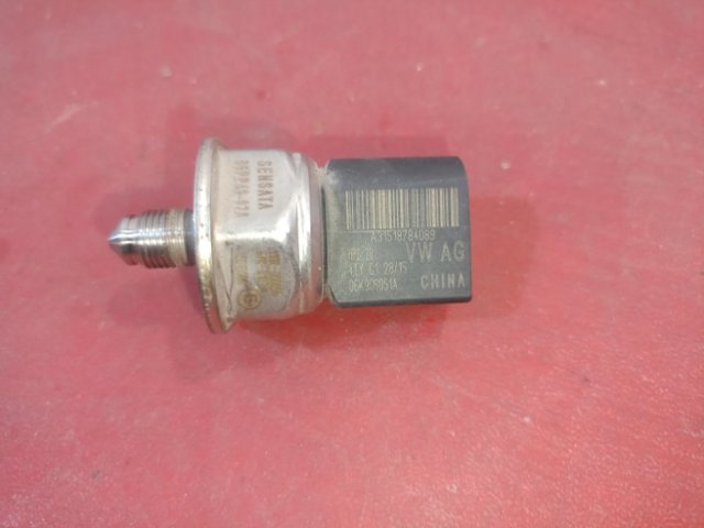 Датчик тиску палива 06K906051A VAG