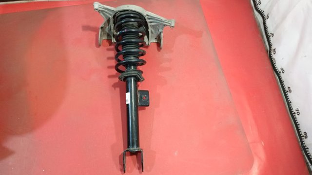 Стійка передня права 104409500A TESLA