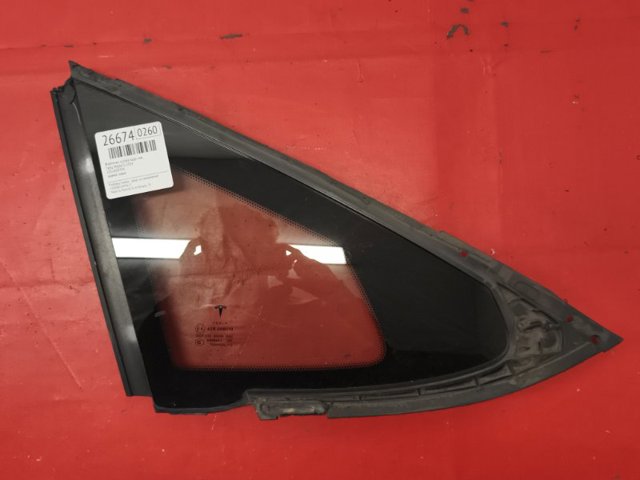 Скло багажного відсіку, ліве 105182099A TESLA