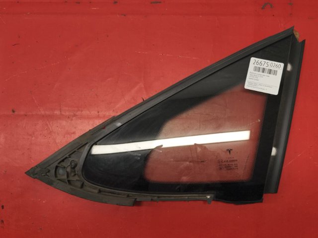 Скло багажного відсіку, праве 105182199A TESLA