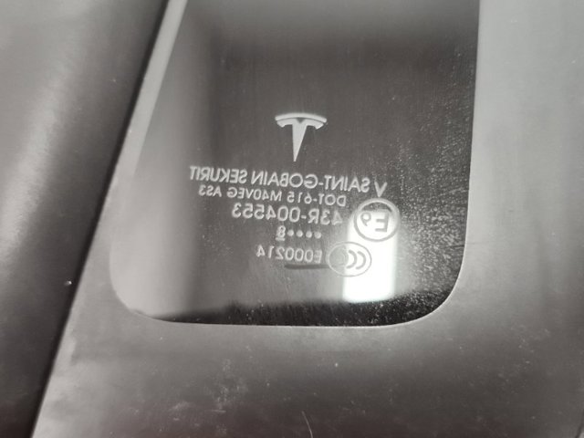 Задня кватирка права 105527400G TESLA
