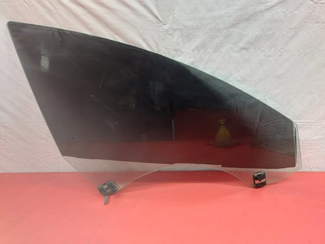 Скло пасажирських дверей 107790199A TESLA