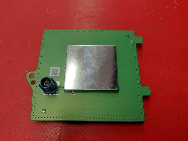Антена GPS 107973400C TESLA