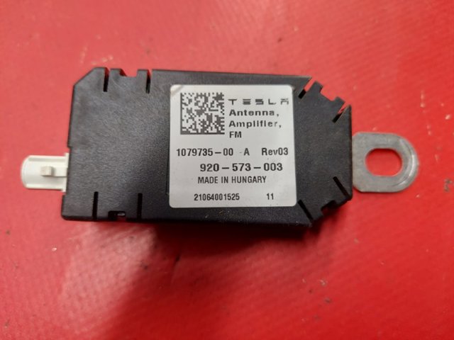 Підсилювач сигналу антени 107973500A TESLA