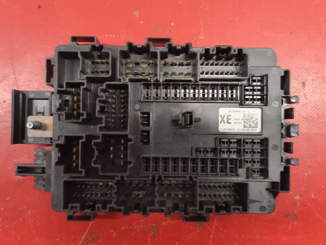 Коробка запобіжників 109440901E TESLA