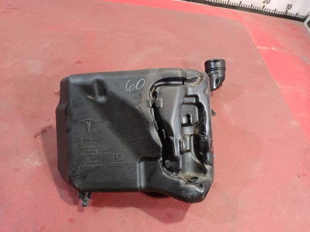 Водяний бачок омивача скла 109606200F TESLA