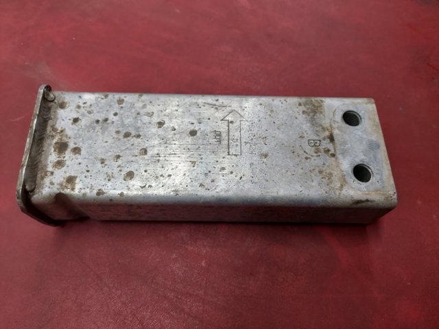 Кронштейн підсилювача переднього бампера 110919300B TESLA