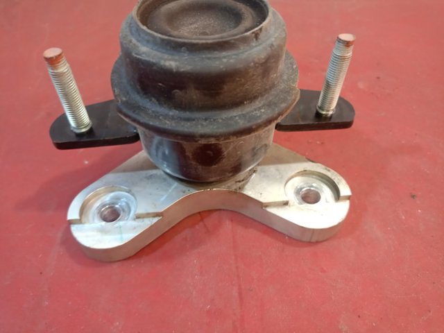 Підвіска КПП 113204HK0A NISSAN