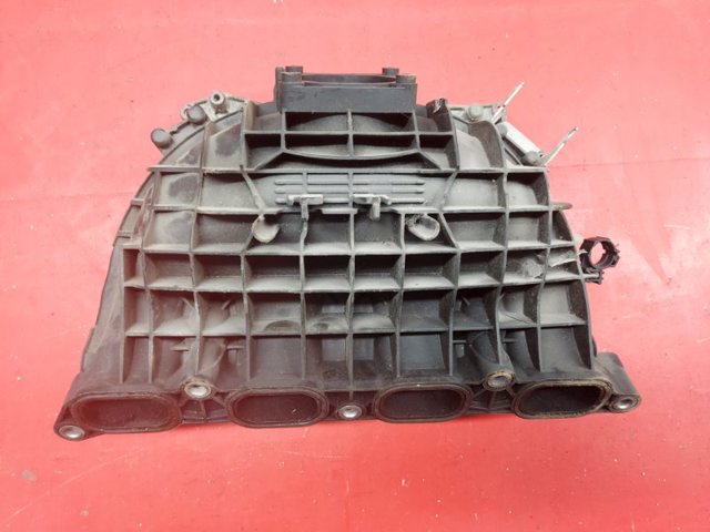 Колектор впускний 11617588126 BMW