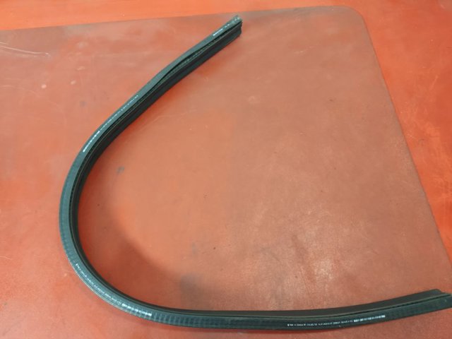 Ущільнювач капота 11A823723 VAG