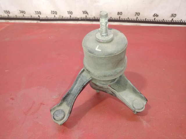 Подушка (опора) двигуна, ліва 123720V020 TOYOTA