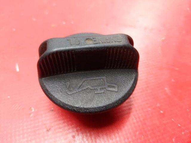 Кришка маслозаливной горловини 1250A010 MITSUBISHI