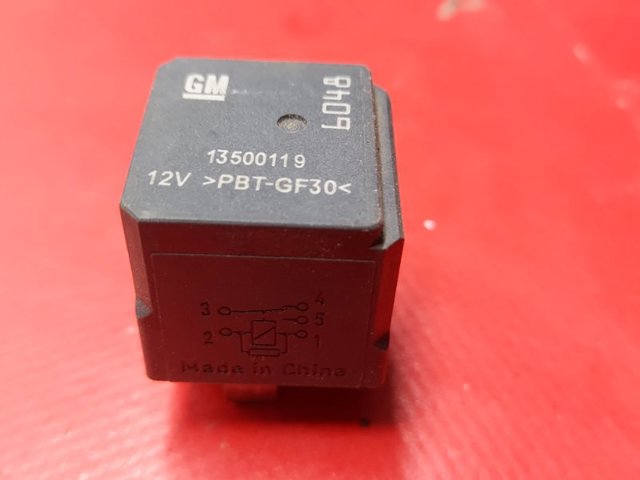 Реле вентилятора 13500119 GM
