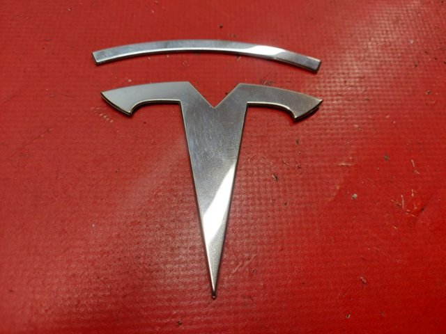 Емблема капота 149494900A TESLA