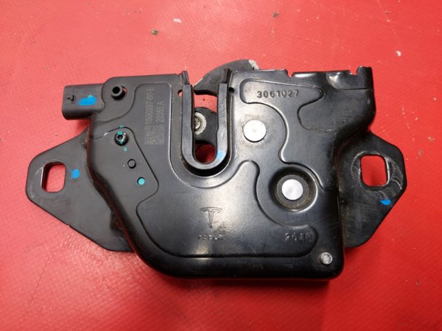 Замок кришки капота 150039700E TESLA