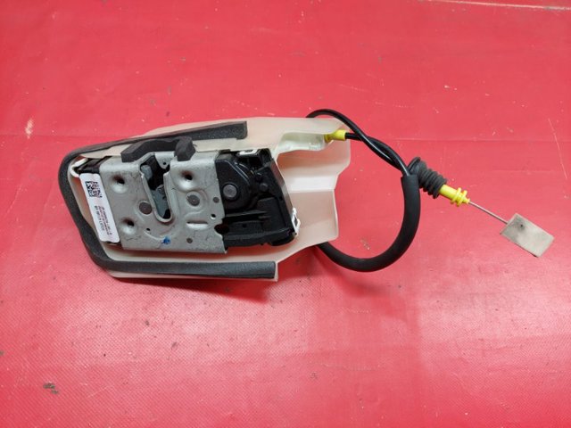 Замок задніх дверей, лівих Tesla Model 3