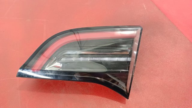 Ліхтар задній внутрішній правий 150208900B TESLA