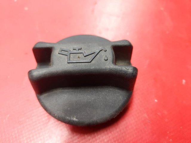 Кришка маслозаливной горловини 152551P110 NISSAN
